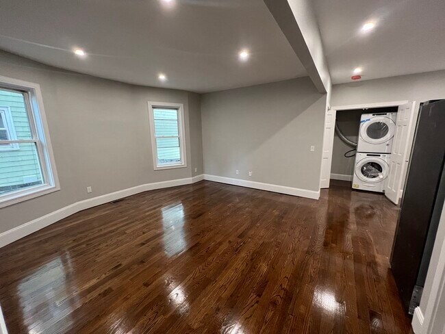 25 Pleasant St, Unit 2 in Boston, MA - Building Photo - Building Photo