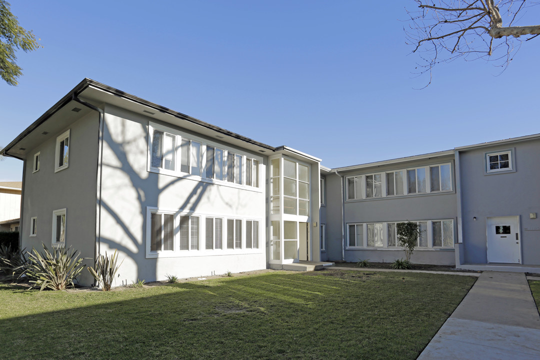 San Antonio Apartments in Long Beach, CA - Building Photo