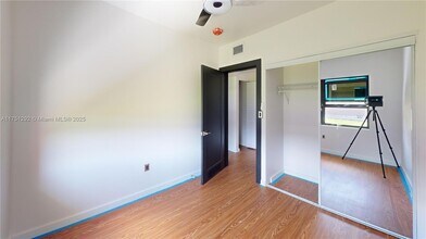 516 NW 2nd St-Unit -2 in Hallandale Beach, FL - Building Photo - Building Photo