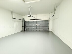1621 Diplomat Dr in Miami, FL - Building Photo - Building Photo