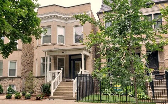 property at 4022 N Paulina St
