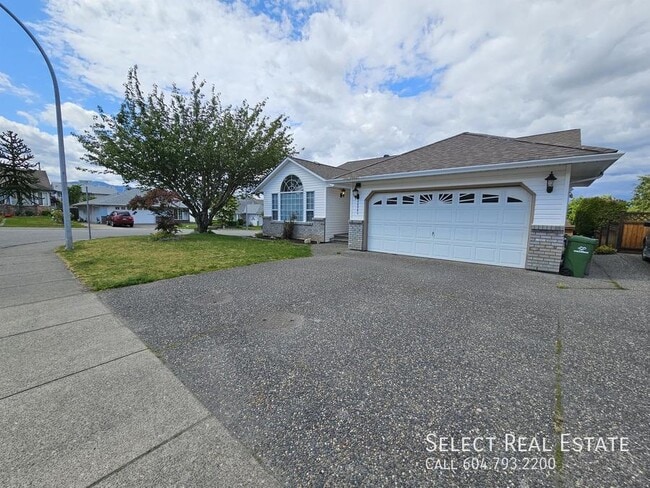 44841 Carolyn Ave in Chilliwack, BC - Building Photo - Building Photo