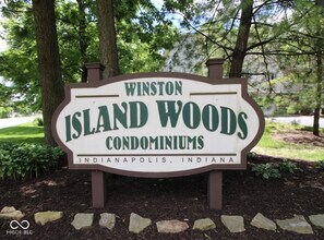 1111 Island Woods Dr in Indianapolis, IN - Building Photo - Building Photo