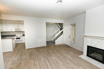 146 Gallery Wy in Tustin, CA - Building Photo - Building Photo