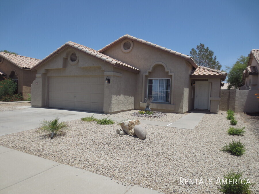 895 S Camellia Dr in Chandler, AZ - Building Photo