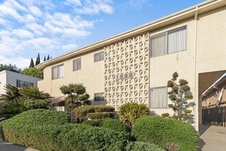 1822 Corinth Avenue, in Los Angeles, CA - Foto de edificio - Building Photo