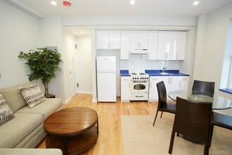 215 E Broadway in Long Beach, NY - Building Photo - Building Photo