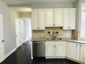 2824 N Ridgeway Ave, Unit 2 in Chicago, IL - Foto de edificio - Building Photo