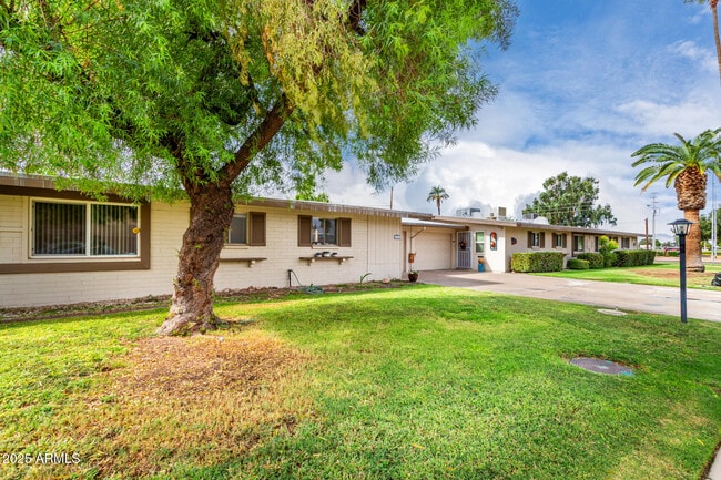 10641 W Oakmont Dr in Sun City, AZ - Building Photo - Building Photo