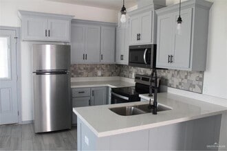 8 Ozark Ave in McAllen, TX - Building Photo - Building Photo