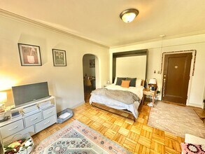 3925 Davis Pl NW in Washington, DC - Building Photo - Building Photo