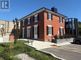 13 Thomas St in Mississauga, ON - Building Photo