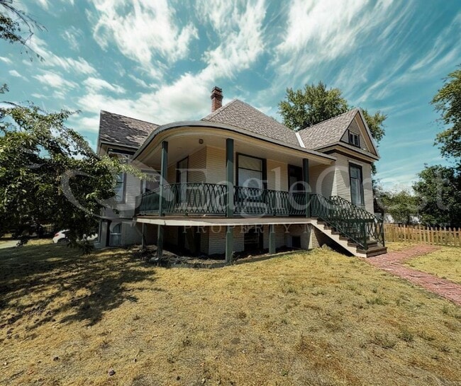 property at 603 E Cherry St