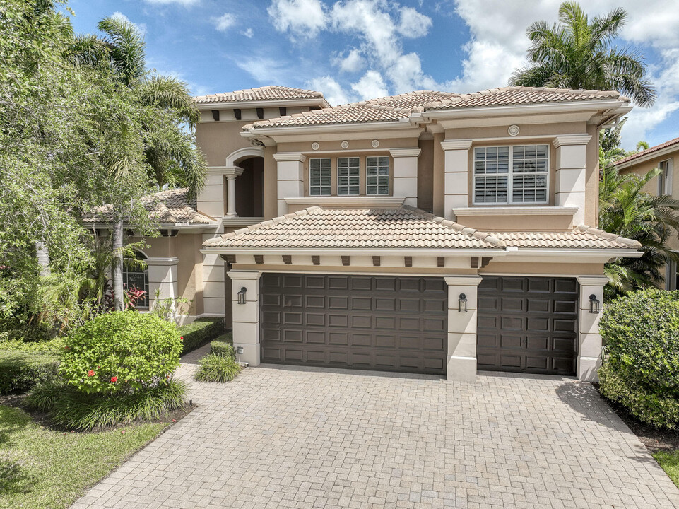 8801 Wellington View Dr in Royal Palm Beach, FL - Building Photo