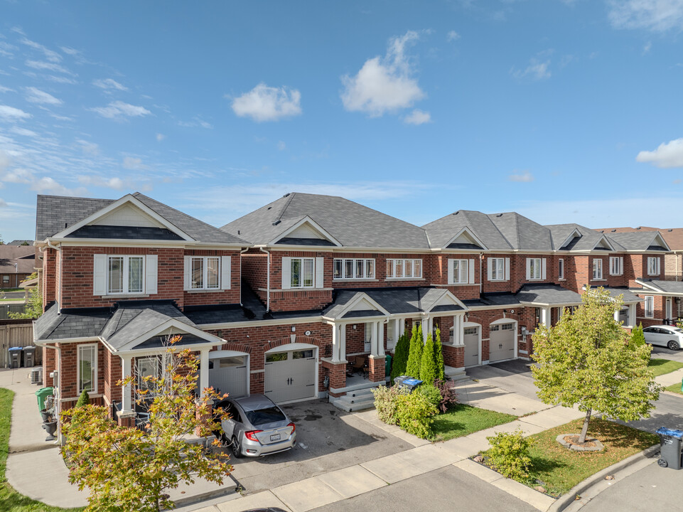118 Kempenfelt Trl in Brampton, ON - Building Photo