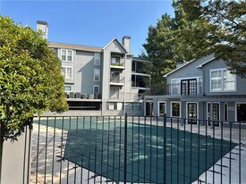 126 Granville Ct in Atlanta, GA - Building Photo