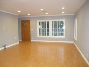 10301 Arminta St in Sun Valley, CA - Building Photo - Building Photo