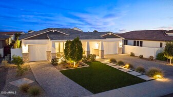 10921 N Blakely St in Surprise, AZ - Building Photo