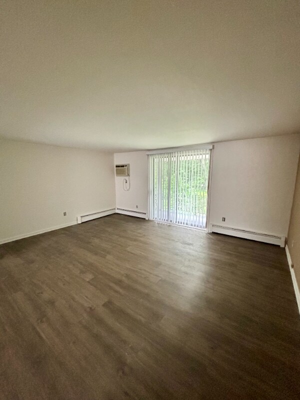 110 Losson Rd in Cheektowaga, NY - Foto de edificio - Building Photo