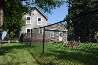401 E 1st St in Waconia, MN - Building Photo - Building Photo