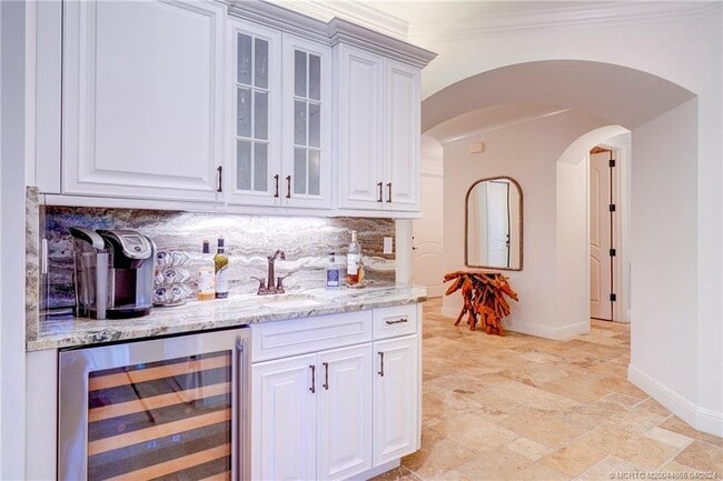 property at 1528 NE Outrigger Landings Dr