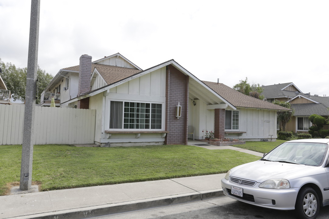 17344 San Luis St in Fountain Valley, CA - Foto de edificio