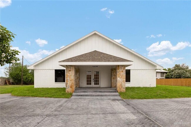 12304 Lakeview Dr in Edinburg, TX - Building Photo - Building Photo