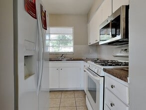 728 Fairmont Dr in Brandon, FL - Building Photo - Building Photo