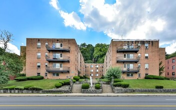 Claridge Apartments in Pittsburgh, PA - Building Photo - Building Photo