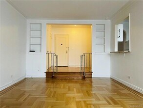 210 Martine Ave, Unit 5N in White Plains, NY - Building Photo - Building Photo