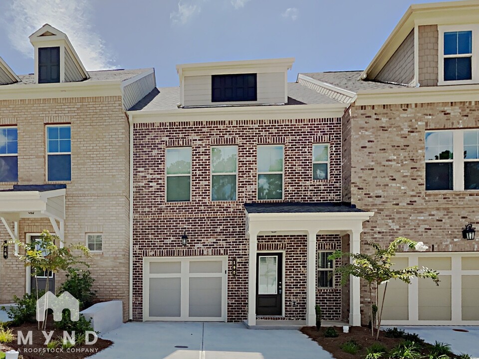 190 Mahone Dr in Lilburn, GA - Building Photo