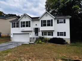 77 Burdette Dr in Martinsburg, WV - Building Photo