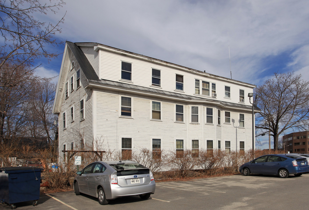 80 Chapel St in Augusta, ME - Foto de edificio