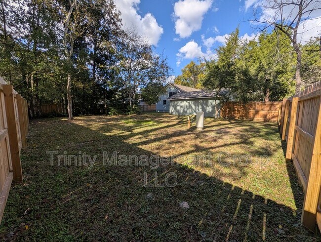 16252 Hurban St in Masaryktown, FL - Building Photo - Building Photo