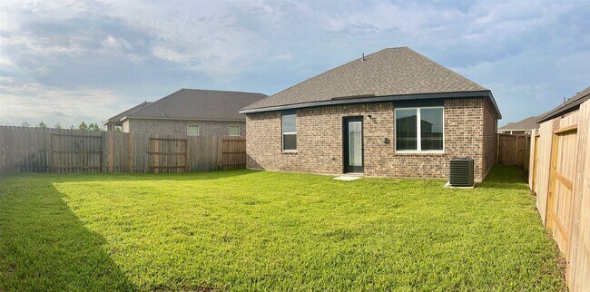 1035 Rosewood Trl in Beasley, TX - Building Photo - Building Photo