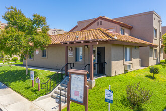 Bree Manor in El Cajon, CA - Foto de edificio - Building Photo