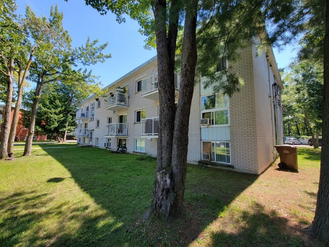 745 Arthur Normand Rue in Joliette, QC - Building Photo - Building Photo