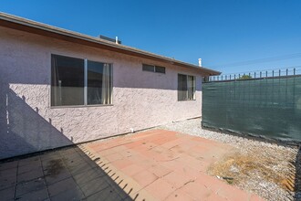 526 Greystone Ln in Hemet, CA - Building Photo - Building Photo