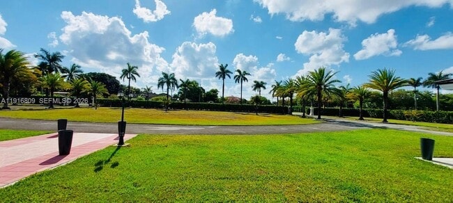 29325 SW 182nd Ave in Homestead, FL - Foto de edificio - Building Photo