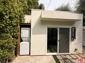 1162 N Poinsettia Pl in West Hollywood, CA - Building Photo - Building Photo