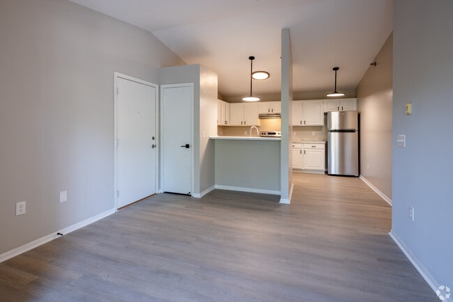 Biscayne Apartments in Racine, WI - Building Photo - Building Photo