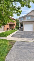 7050 Black Walnut Trail in Mississauga, ON - Building Photo