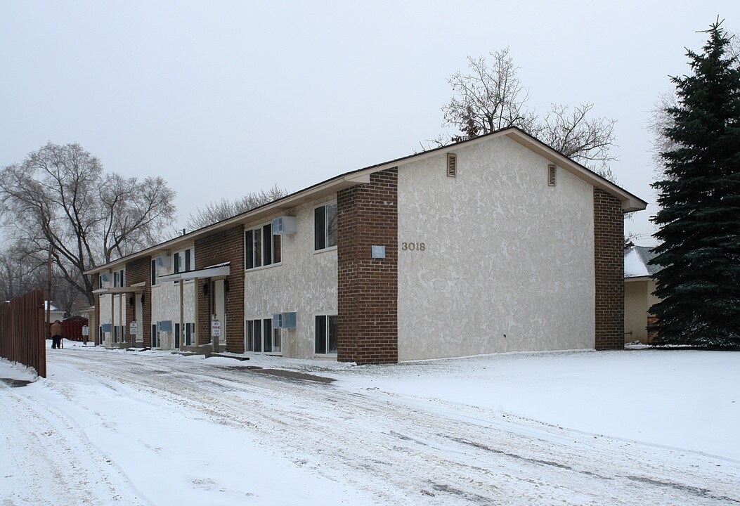 3018 6th Ave in Anoka, MN - Foto de edificio