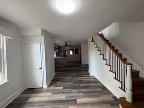 1806 Hoffnagle St in Philadelphia, PA - Building Photo - Building Photo