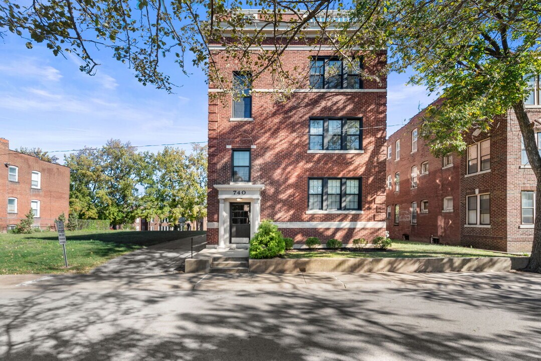 740 Leland Ave in University City, MO - Building Photo