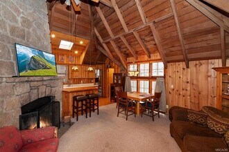 295 Sunset Dr in Lake Arrowhead, CA - Foto de edificio - Building Photo