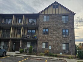 50 Donna Ct in Staten Island, NY - Building Photo