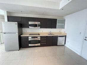 90 SW 3rd St, Unit 1809 in Miami, FL - Building Photo - Building Photo