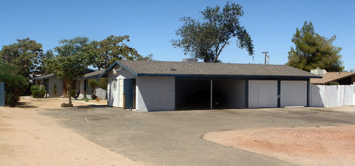 13626 Algonquin Rd in Apple Valley, CA - Building Photo