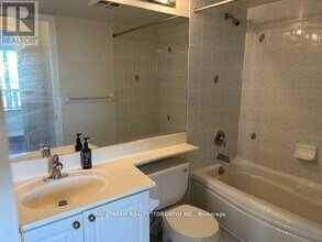 55 Strathaven Dr in Mississauga, ON - Building Photo - Building Photo